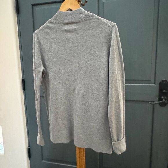 NWOT Old Navy (L) light gray fitted mock neck sweater - Picture 2 of 4